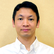 医師 東山 礼治